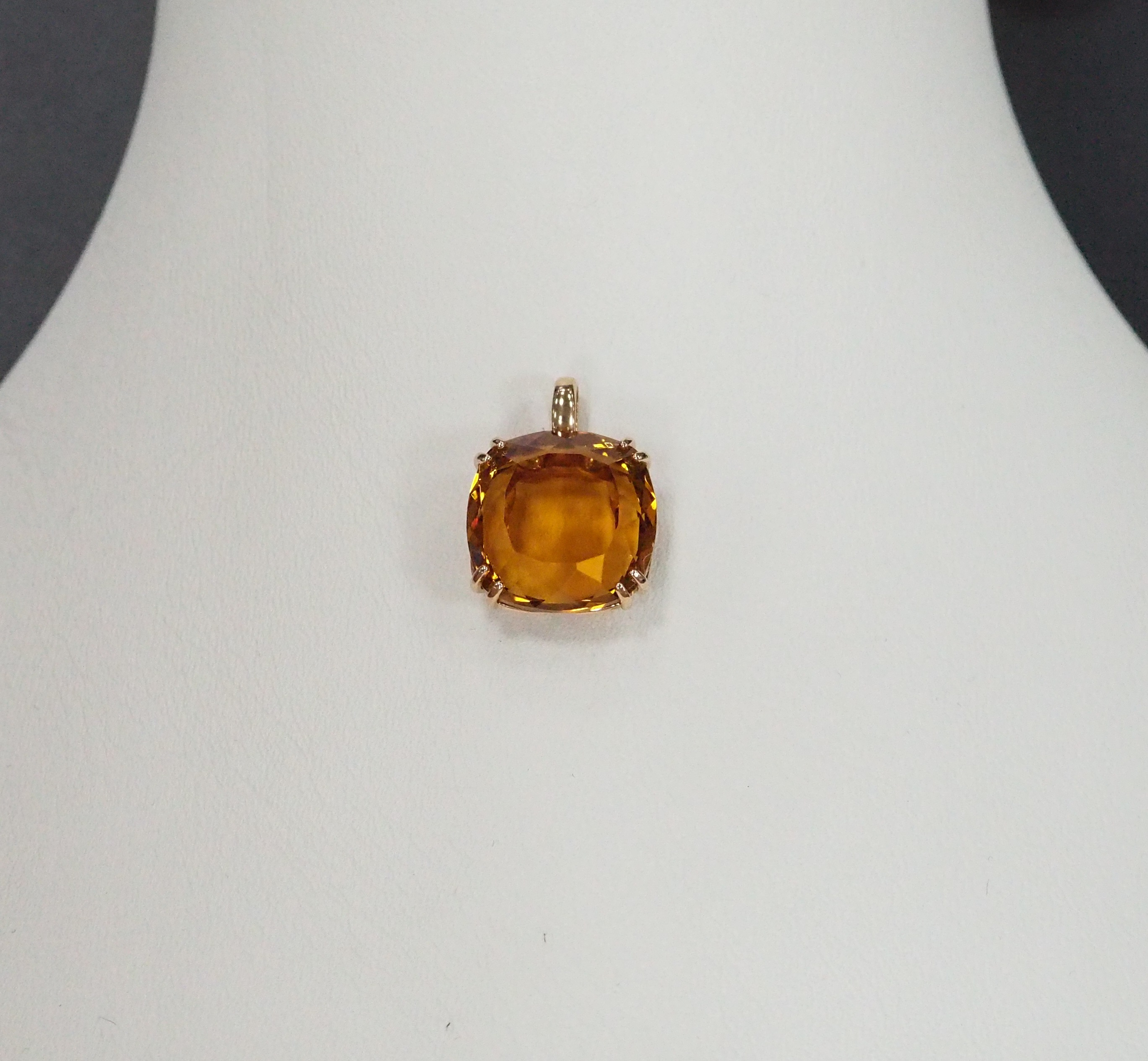 Серебряная подвеска с цитрином